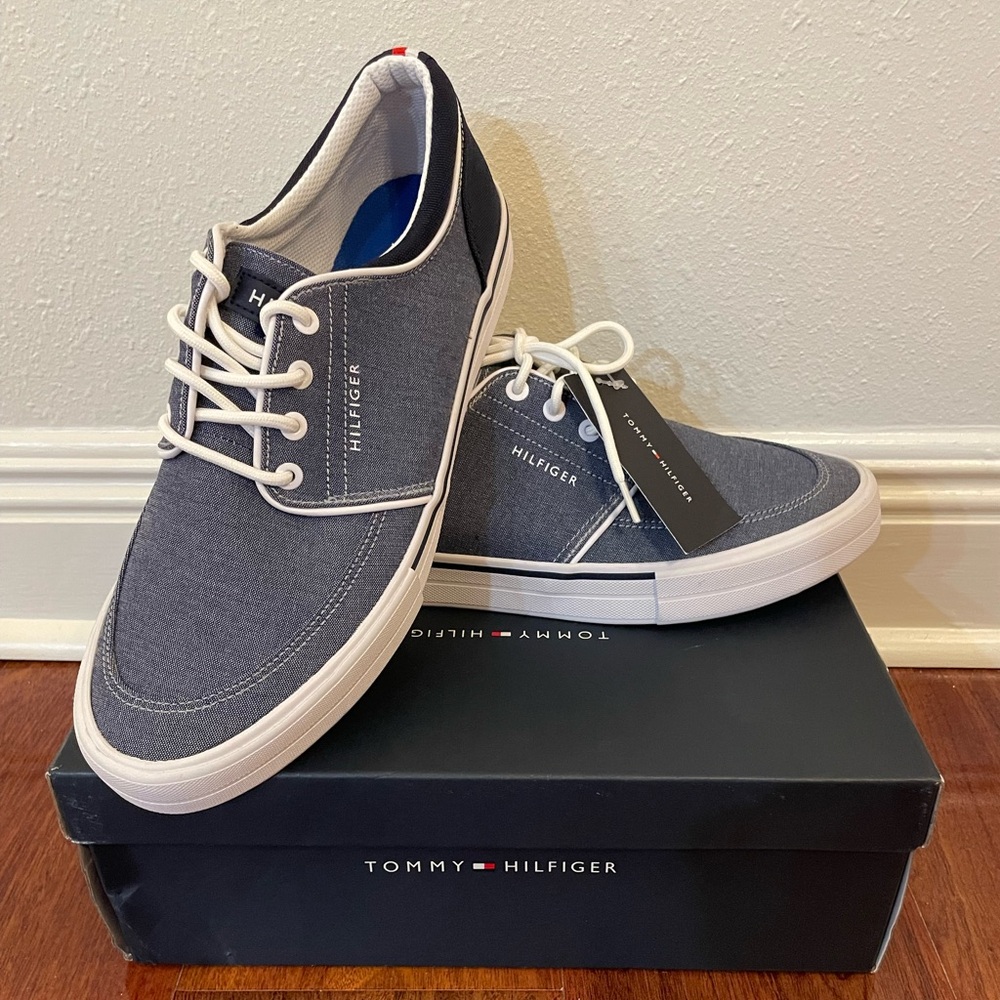 Men’s sneaker, never worn